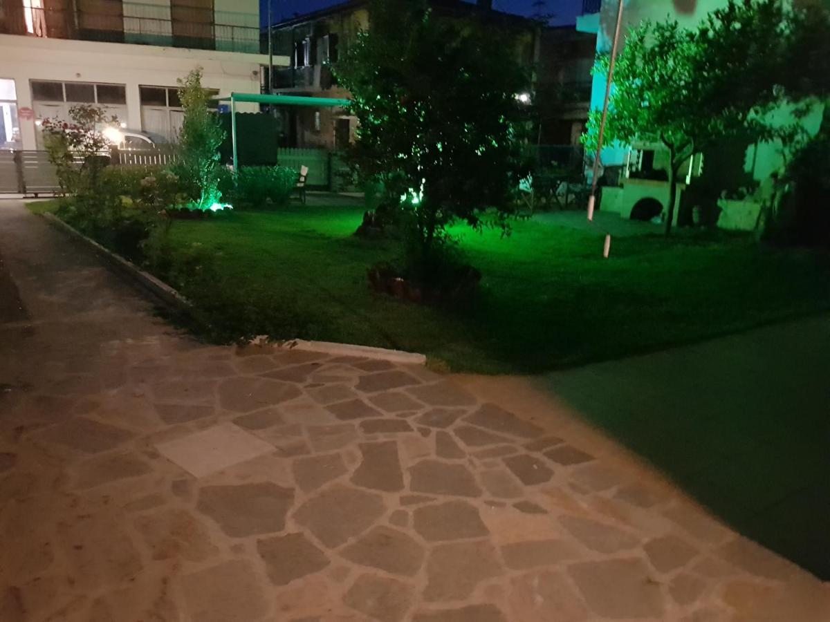 Magdalinos Apartments Nea Skioni Buitenkant foto